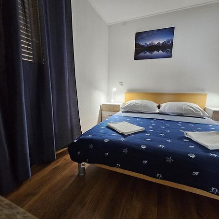 Modern Apartment Nikola In A Quiet Area Kaštel Stari Eksteriør billede
