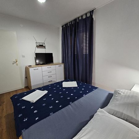 Modern Apartment Nikola In A Quiet Area Kaštel Stari Eksteriør billede