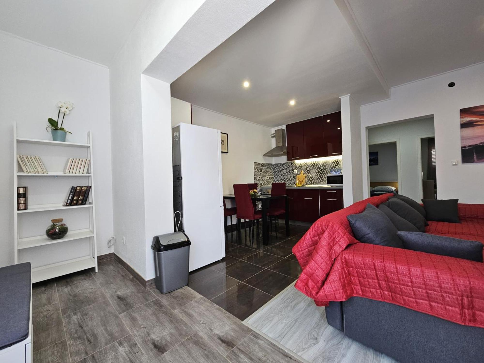 Modern Apartment Nikola In A Quiet Area Kaštel Stari Eksteriør billede